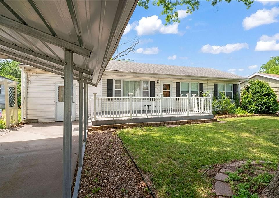 908 Daisy St, Sweet Springs, MO 65351 Zillow