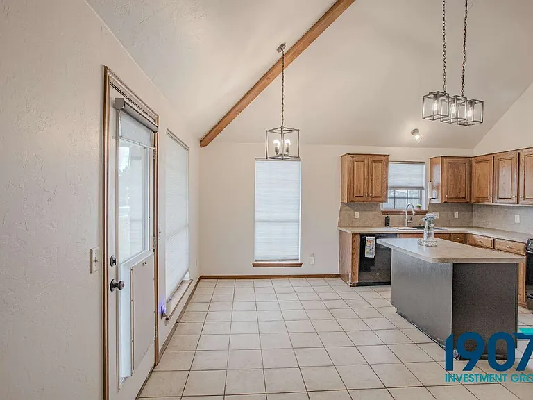 2508 Tyler Ln — Photo 7