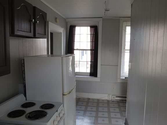 2nd image of 139 1/2 E Main St #139-1/2