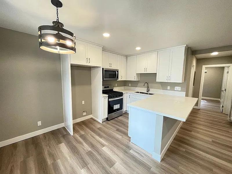 2 bed, 1.0 bath, 778 sqft, $1,979 — Photo 4