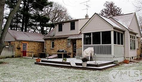3rd image of 593 Howard Ave