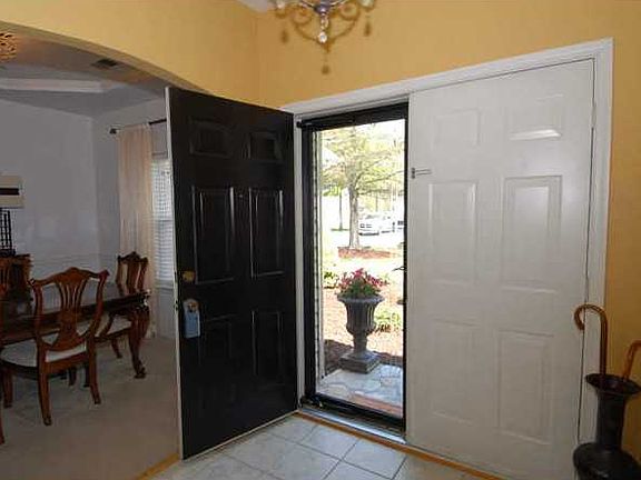 3rd image of 704 Treetop Ln