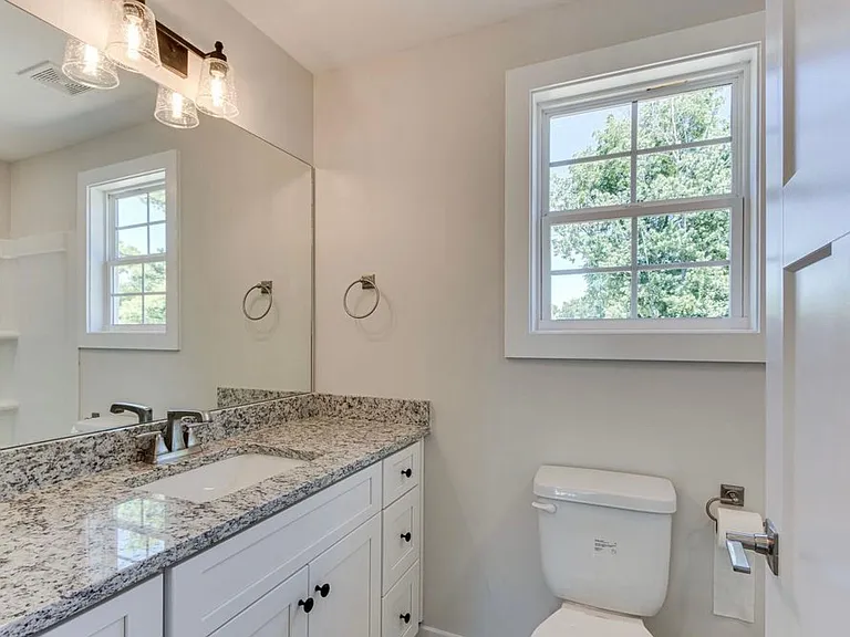 734 Lee St — Photo 28