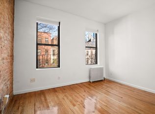 449 W 48th St #5W, New York, NY 10036