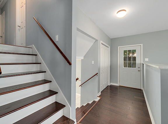 3rd image of 824 East Ave