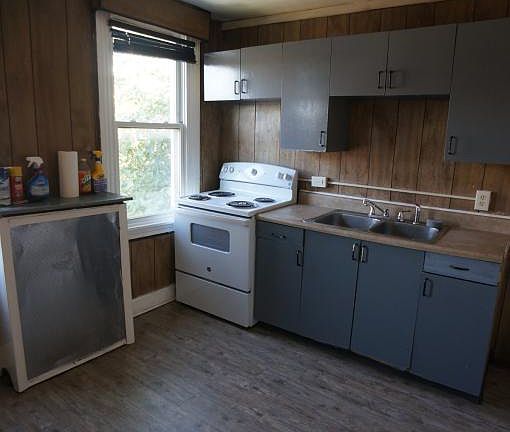 5th image of 221 Walnut St