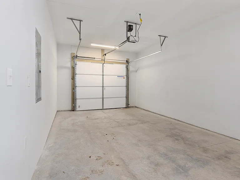 2027 Agnes Ave — Photo 13
