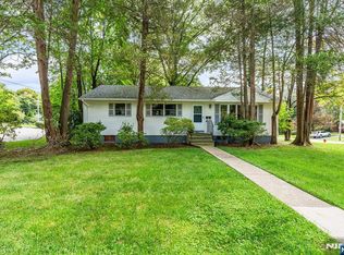 11 Mapleleaf Drive, Park Ridge, NJ 07656
