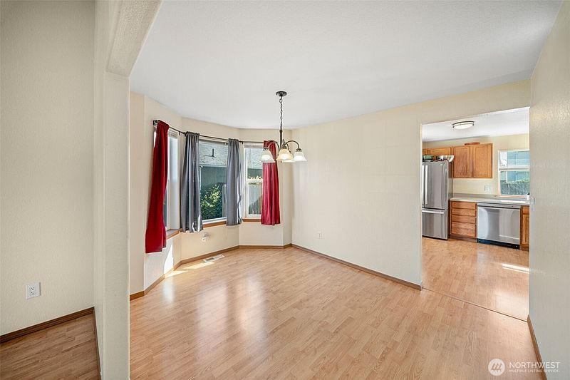 5th image of 6121 58th Avenue SE