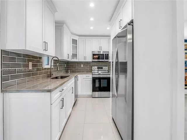 3 bed, 2.0 bath, 1699 sqft, $3,500 — Photo 3