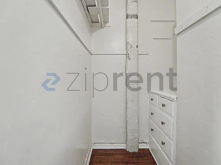 2633 E 56th St #5 — Photo 15