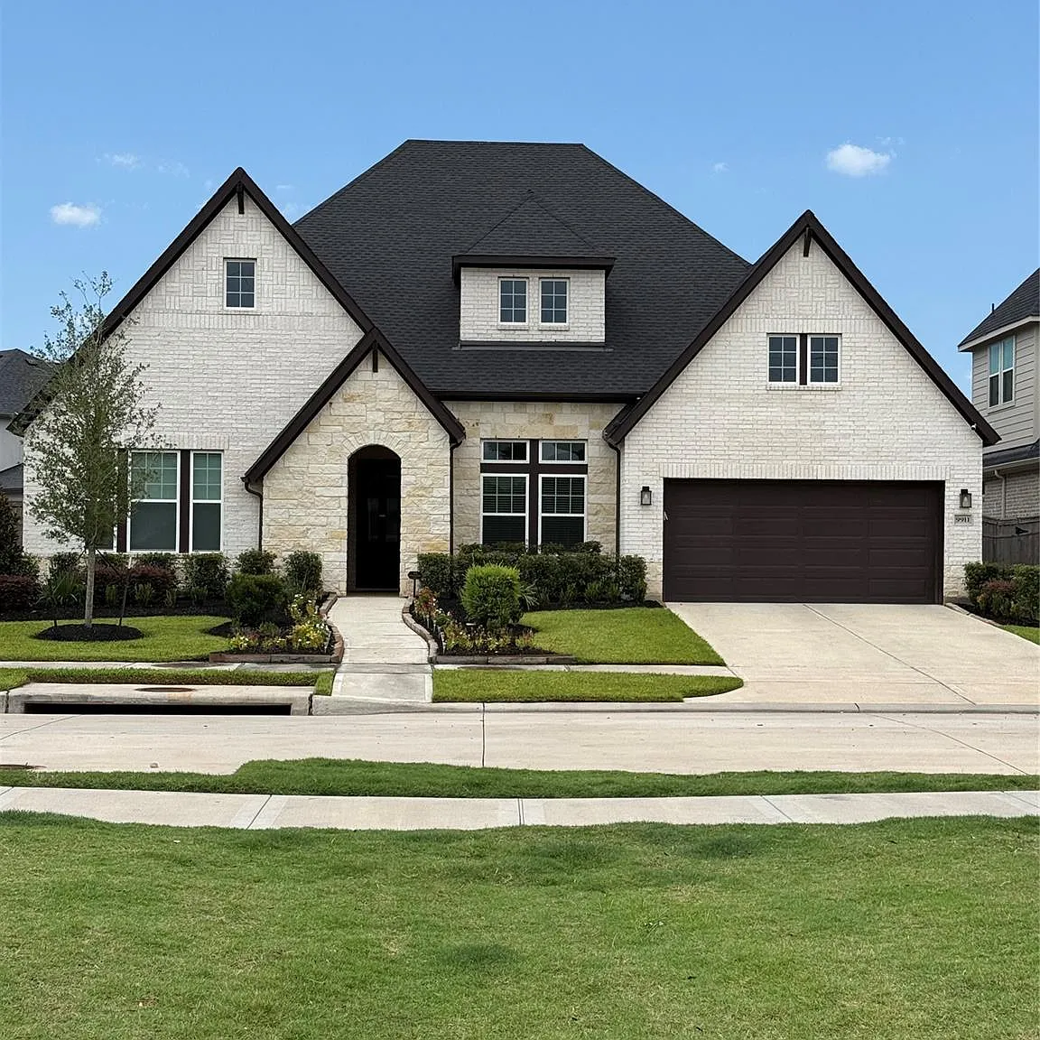 4 bed, 3.5 bath, 3089 sqft, $4,800 — Photo 1