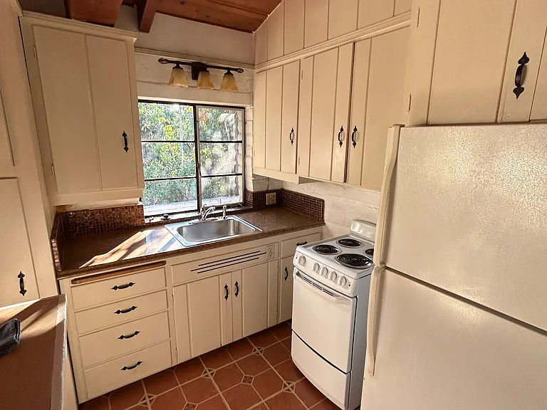 5331 La Glorieta #A — Photo 8