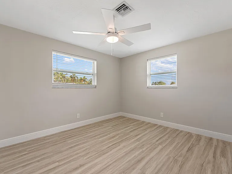 204 Circle E — Photo 29