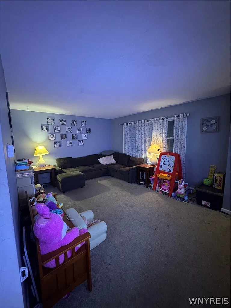 3 bed, 1.5 bath, 2404 sqft, $1,800 — Photo 3