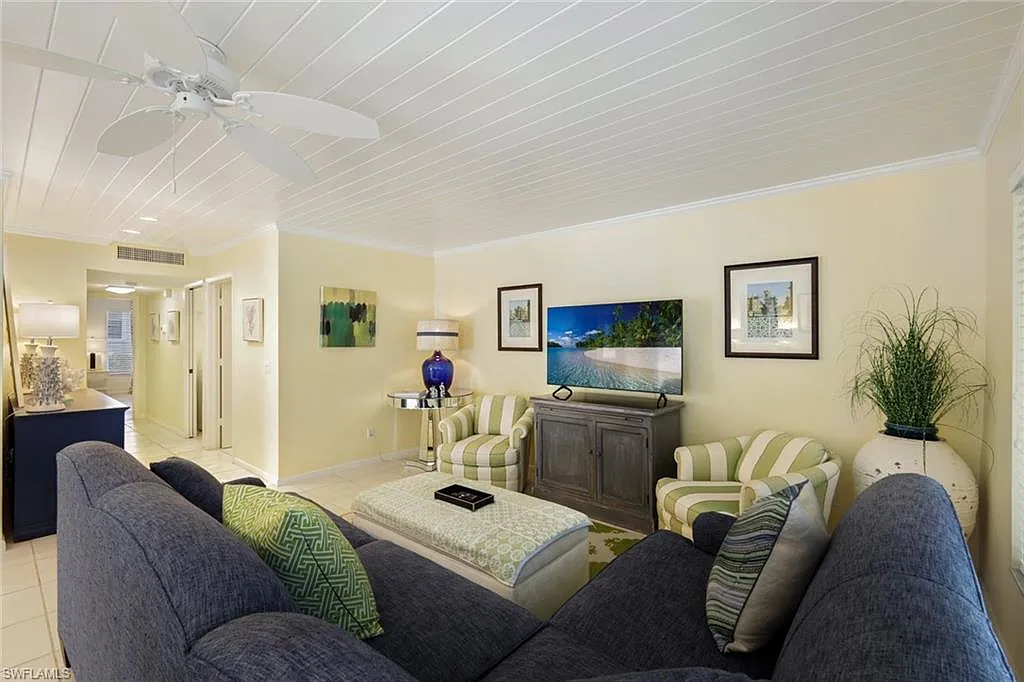 2 bed, 2.0 bath, 1058 sqft, $8,000 — Photo 3