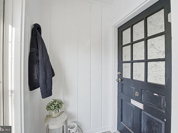 2nd image of 5364 Pooks Hill Rd