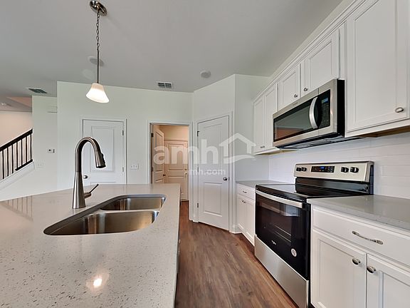 3rd image of 559 Onate Cir