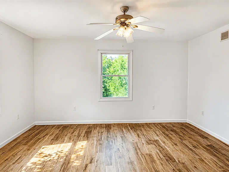1425 N Sutton Rd — Photo 12