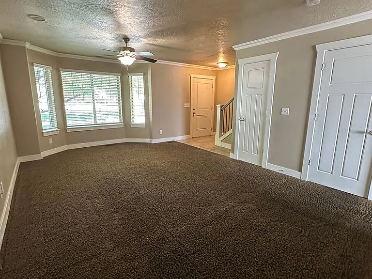 1003 N Independence Ave — Photo 22