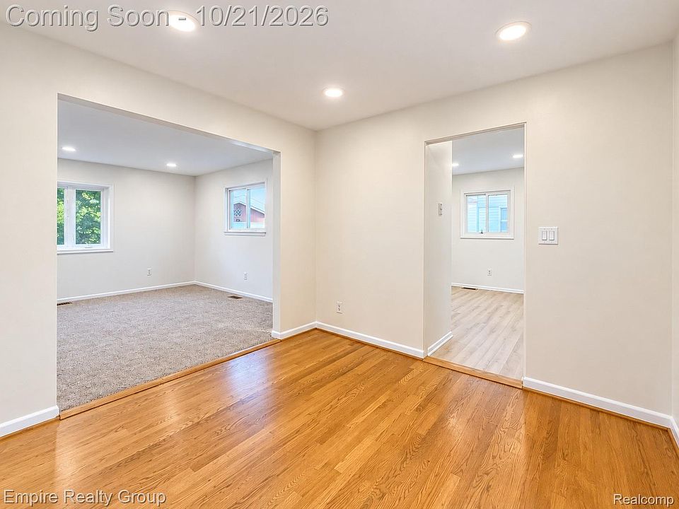 939 Deering St, photo 9
