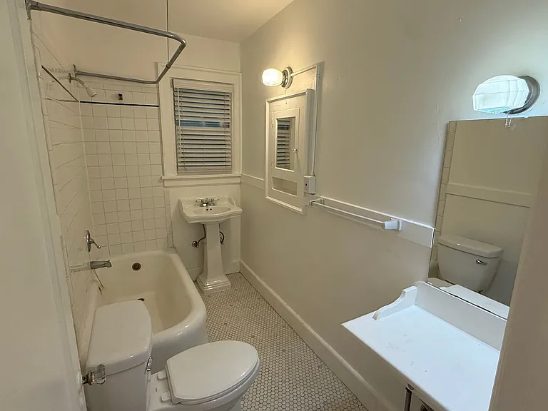 2235 NW Johnson St — Photo 4