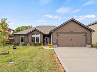 1106 SE Chelsey Ln, Oak Grove, MO 64075