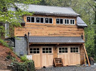 3760 Green River Rd, Zirconia, NC 28790