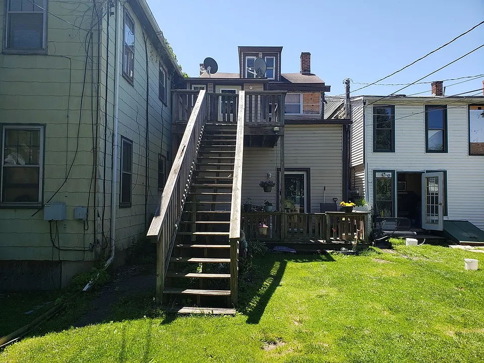 Building Photo 3