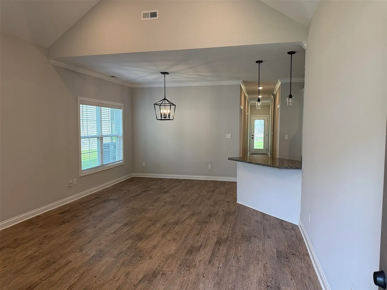 3 bed, 1319 sqft, $1,675 — Photo 2
