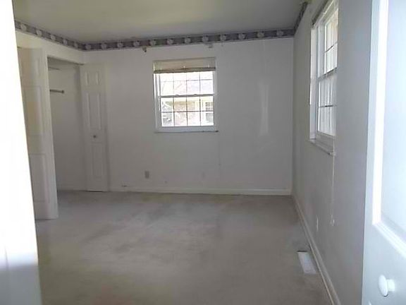 5th image of 4892 Archmore Dr