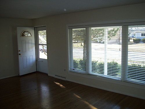 2nd image of 811 Lightwood Dr