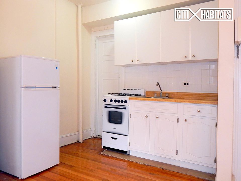 2nd image of 226 W 79th St APT 2R