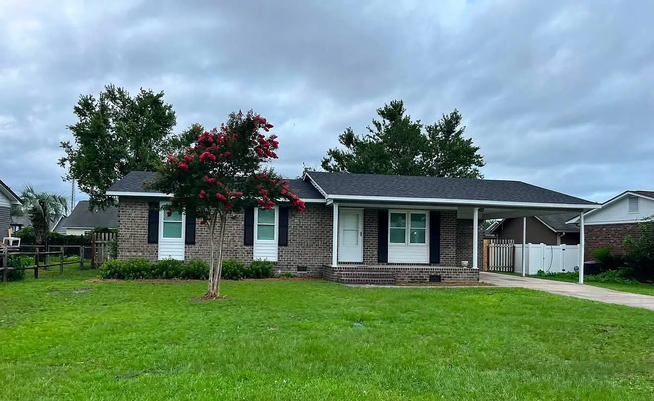 3 bed, 1050 sqft, $1,700 — Photo 1