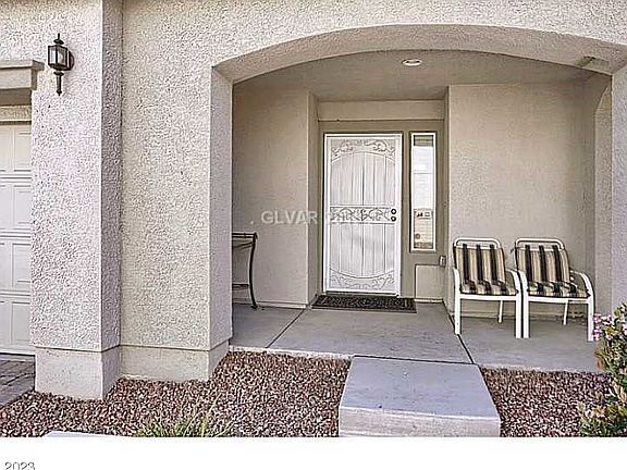 2nd image of 927 Maple Pines Ave