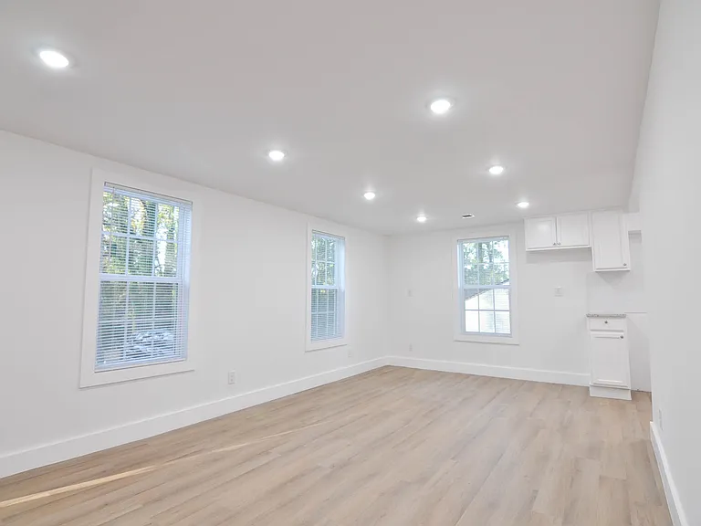 4934 Linden St — Photo 2