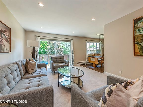 4th image of 2616 N Windsor Dr Unit 202