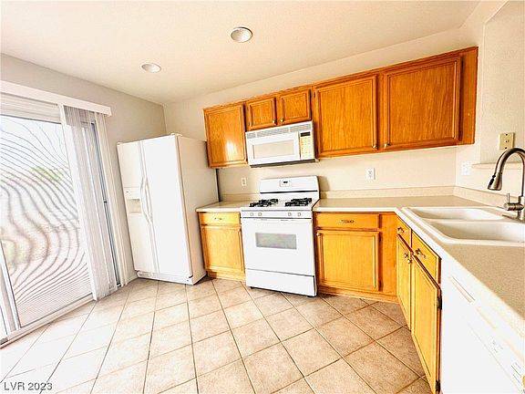 4th image of 5554 Doubleday St
