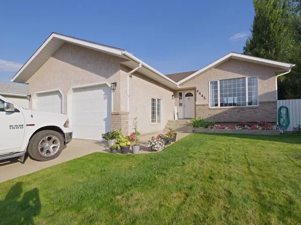 4645 S Majestic Pl, Taber, AB T1G 1E3