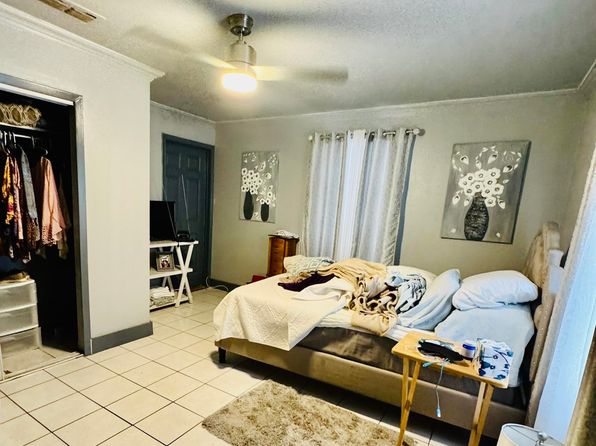3118 S Bartlett Ave, Laredo, TX 78046