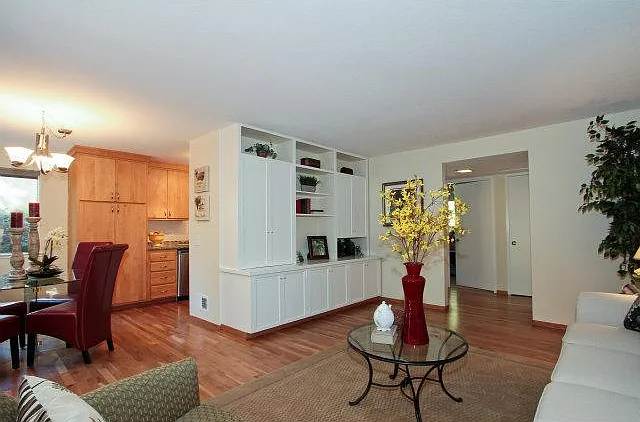 321 Poe St — Photo 6