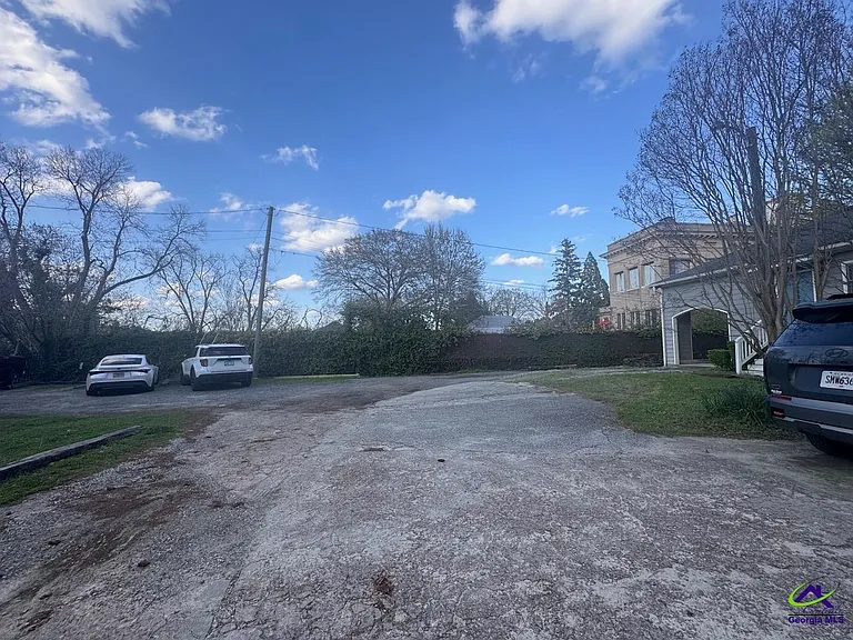 641 College St — Photo 24