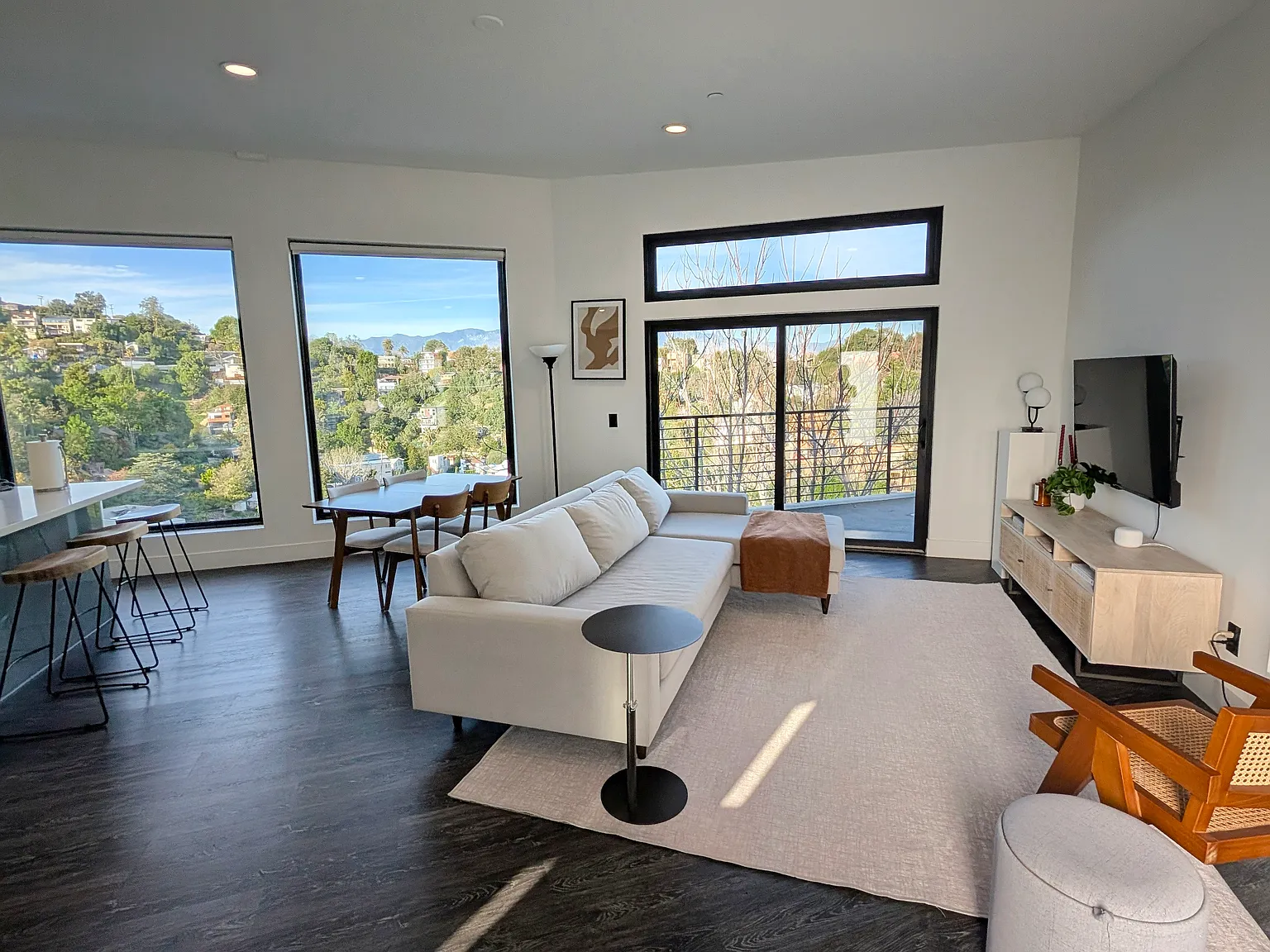 3 bed, 2.5 bath, 1360 sqft, $6,500 — Photo 2