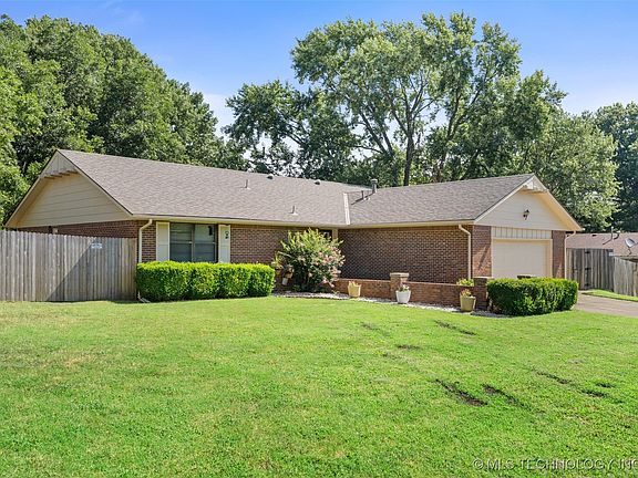 5th image of 4908 SE Barlow Dr