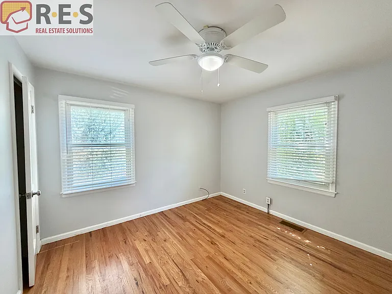 2216 Elmira St — Photo 5