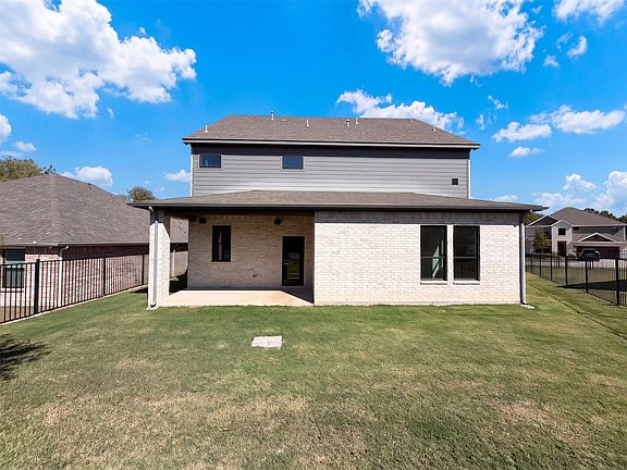 5th image of 563 Torrey Pines Cir