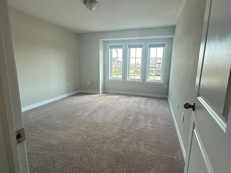 33 Pearman Cres — Photo 11