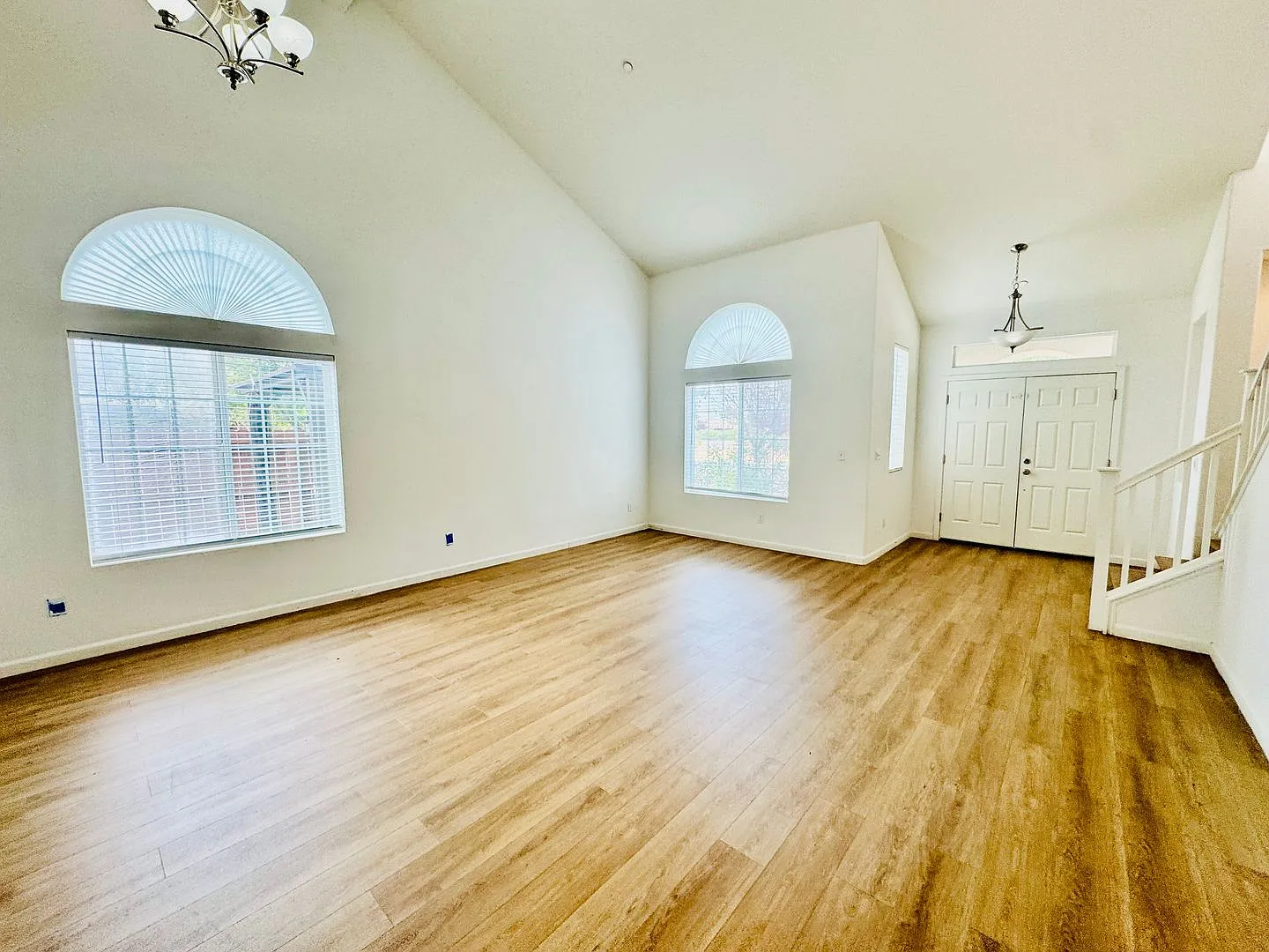 Beautifully Remodeled 5-Bedroom 4 Bath Home in Santa Nella! — Photo 3