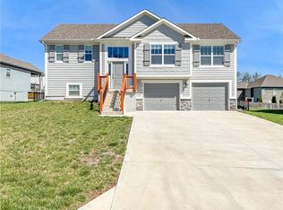 20144 W 221st St, Spring Hill, KS 66083