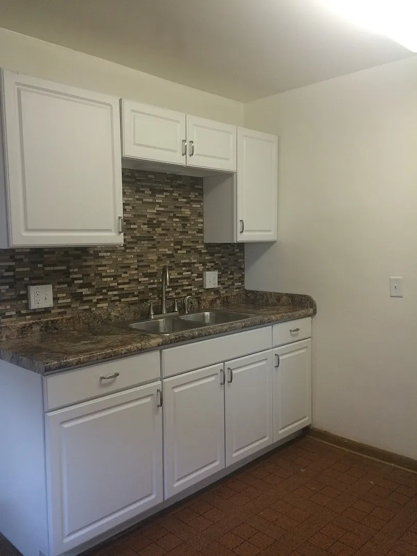 Ascot Lane Apartments — Photo 3
